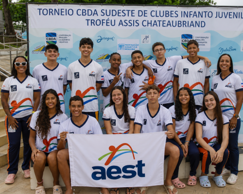 Natação da AEST retorna ao cenário do Sudeste e conquista Top 10 regional 